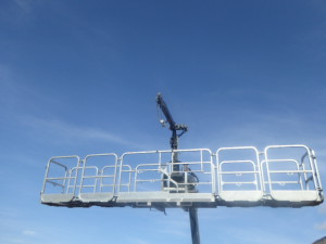 Personnel cage with crane
